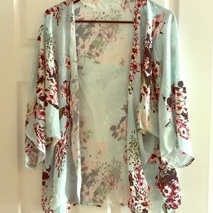 ⭐️NWOT SILKY KIMONO⭐️